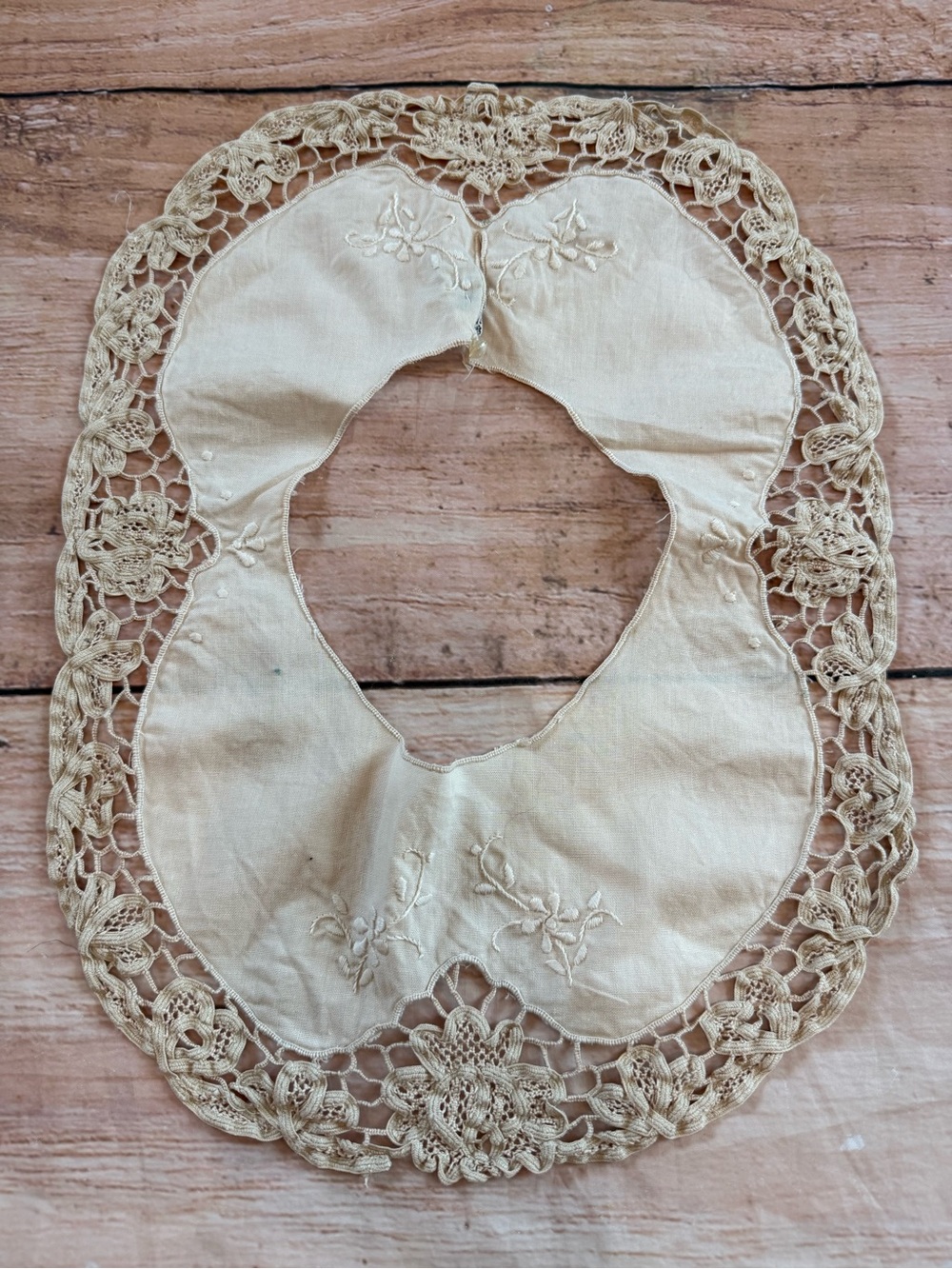 Vtg Ann's Collar Ecru Beige Crocheted Lace Round Removable w/Pearl Button